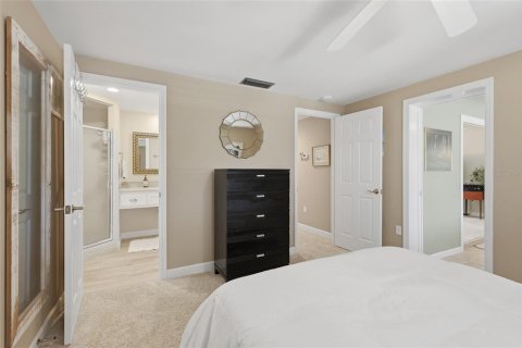 House in Anna Maria, Florida 2 bedrooms, 113.62 sq.m. № 2151076 - photo 15