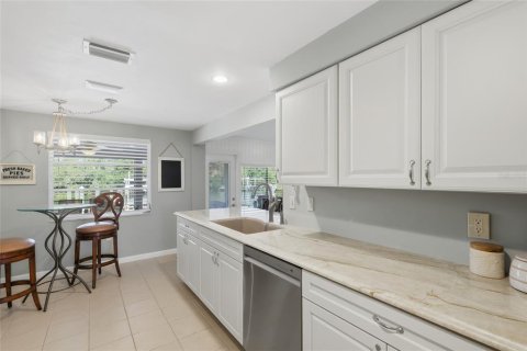House in Anna Maria, Florida 2 bedrooms, 113.62 sq.m. № 2151076 - photo 9