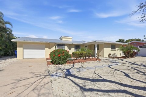 House in Anna Maria, Florida 2 bedrooms, 113.62 sq.m. № 2151076 - photo 2
