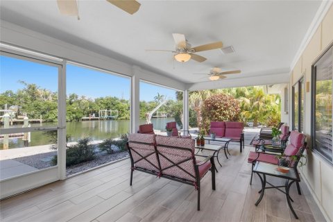 House in Anna Maria, Florida 2 bedrooms, 113.62 sq.m. № 2151076 - photo 23