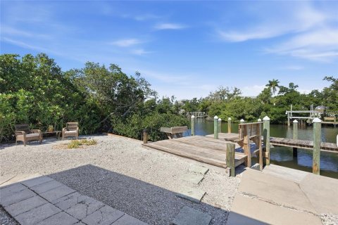 House in Anna Maria, Florida 2 bedrooms, 113.62 sq.m. № 2151076 - photo 25