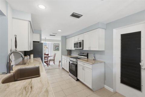 House in Anna Maria, Florida 2 bedrooms, 113.62 sq.m. № 2151076 - photo 10