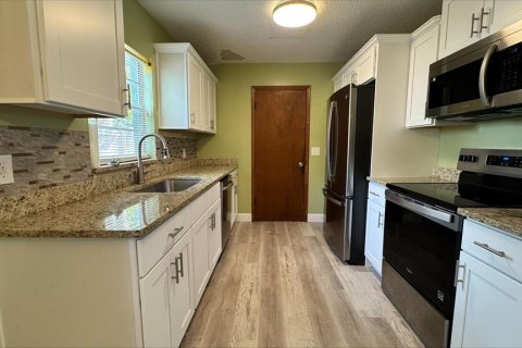 Villa ou maison à louer à Ocala, Floride: 3 chambres, 100.52 m2 № 2427127 - photo 4