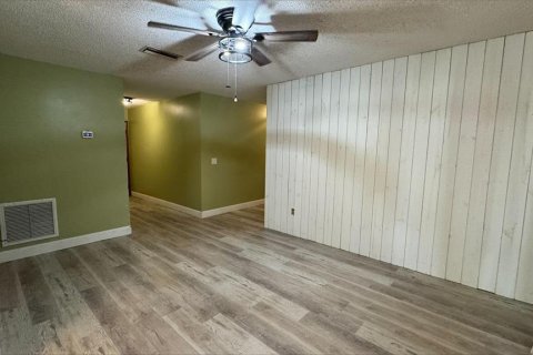 Villa ou maison à louer à Ocala, Floride: 3 chambres, 100.52 m2 № 2427127 - photo 8