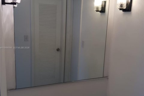 Condo in Aventura, Florida, 1 bedroom  № 2060999 - photo 13
