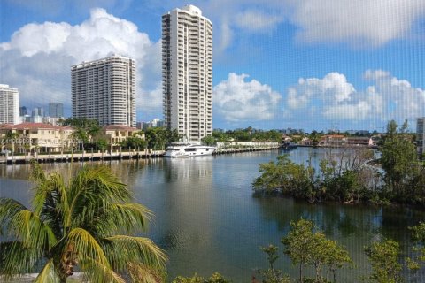 Condo in Aventura, Florida, 1 bedroom  № 2060999 - photo 4