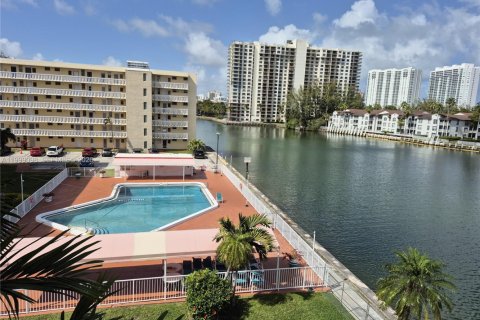 Condo in Aventura, Florida, 1 bedroom  № 2060999 - photo 2