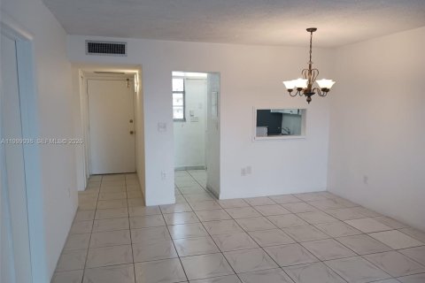Condo in Aventura, Florida, 1 bedroom  № 2060999 - photo 5