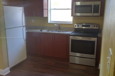 Купить коммерческую недвижимость в Майами, Флорида 410.72м2, № 1956082 - фото 22