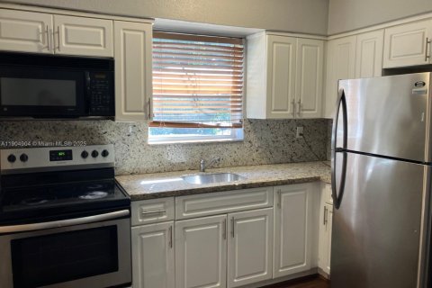 Купить коммерческую недвижимость в Майами, Флорида 410.72м2, № 1956082 - фото 17