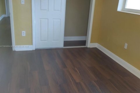 Купить коммерческую недвижимость в Майами, Флорида 410.72м2, № 1956082 - фото 12