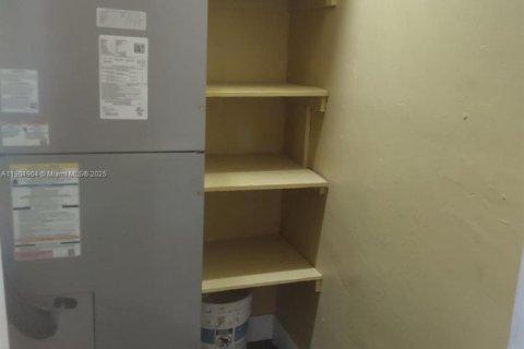 Купить коммерческую недвижимость в Майами, Флорида 410.72м2, № 1956082 - фото 14