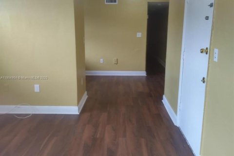 Купить коммерческую недвижимость в Майами, Флорида 410.72м2, № 1956082 - фото 23