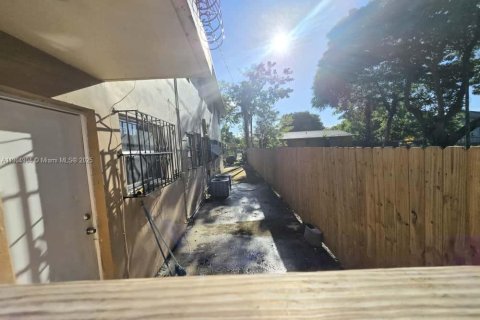 Купить коммерческую недвижимость в Майами, Флорида 410.72м2, № 1956082 - фото 8