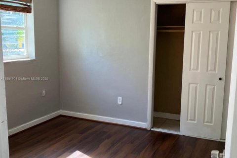 Купить коммерческую недвижимость в Майами, Флорида 410.72м2, № 1956082 - фото 2