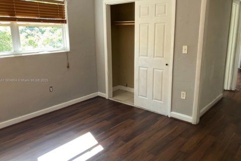 Купить коммерческую недвижимость в Майами, Флорида 410.72м2, № 1956082 - фото 11