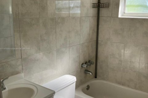 Купить коммерческую недвижимость в Майами, Флорида 410.72м2, № 1956082 - фото 19