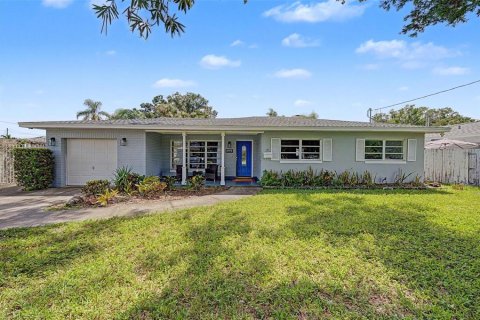 House in Tampa, Florida 3 bedrooms, 145.02 sq.m. № 2362361