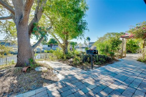 House in Port Charlotte, Florida 4 bedrooms, 167.04 sq.m. № 2223785 - photo 4