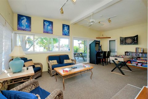 House in Port Charlotte, Florida 4 bedrooms, 167.04 sq.m. № 2223785 - photo 5