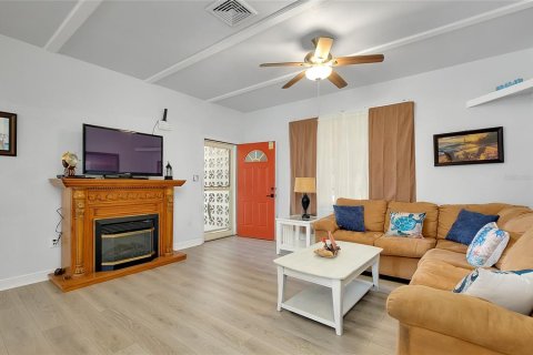 House in Port Charlotte, Florida 4 bedrooms, 167.04 sq.m. № 2223785 - photo 9