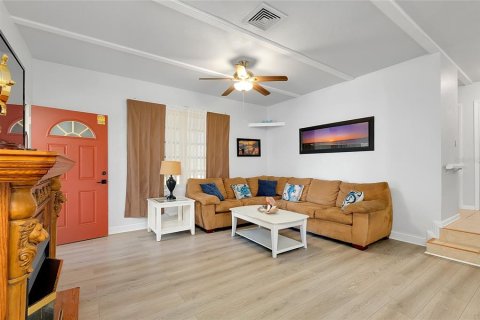 House in Port Charlotte, Florida 4 bedrooms, 167.04 sq.m. № 2223785 - photo 7