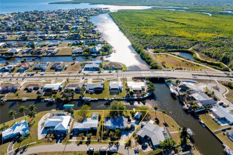 Casa en Port Charlotte, Florida 4 dormitorios, 167.04 m2 № 2223785