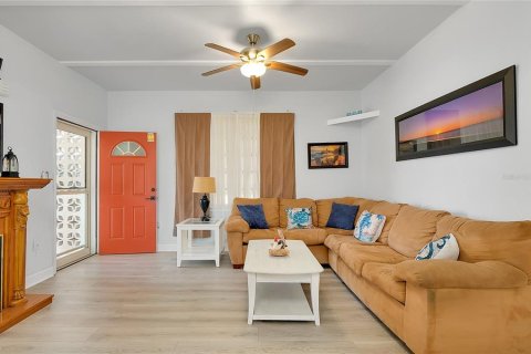 House in Port Charlotte, Florida 4 bedrooms, 167.04 sq.m. № 2223785 - photo 8