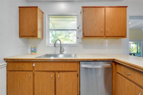 House in Port Charlotte, Florida 4 bedrooms, 167.04 sq.m. № 2223785 - photo 12