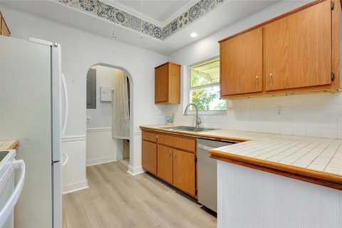 House in Port Charlotte, Florida 4 bedrooms, 167.04 sq.m. № 2223785 - photo 16