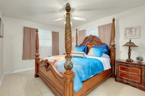 House in Port Charlotte, Florida 4 bedrooms, 167.04 sq.m. № 2223785 - photo 27