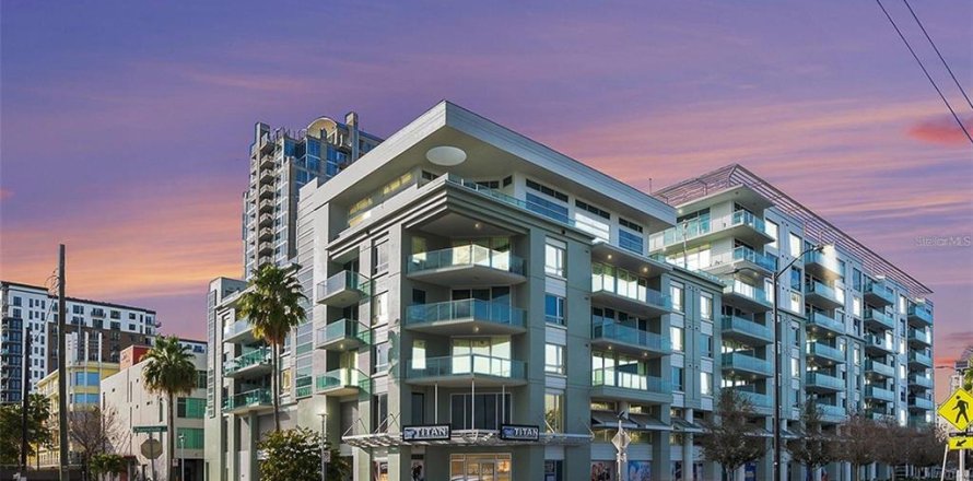 Condominio en Tampa, Florida, 2 dormitorios № 1872857