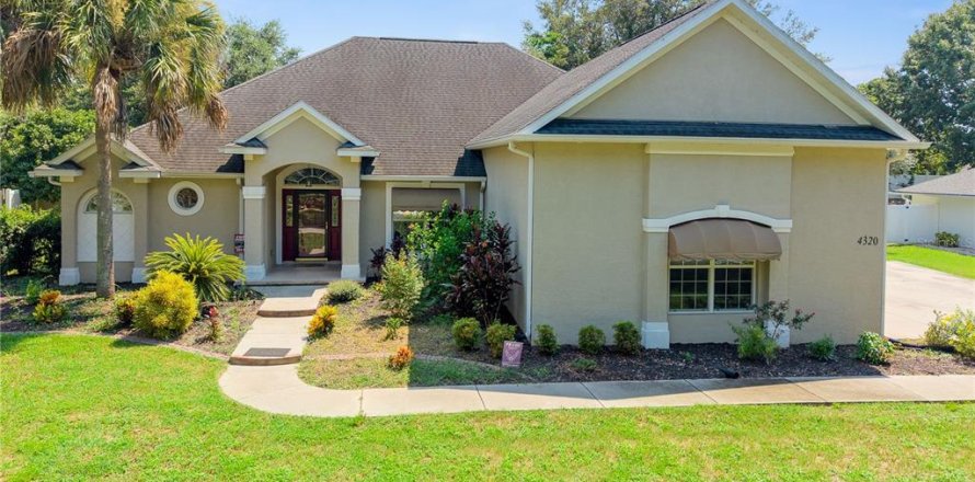 Villa ou maison à Belleview, Floride 4 chambres, 264.59 m2 № 1908296