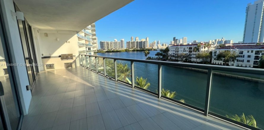 Condo à Aventura, Floride, 3 chambres № 1857172