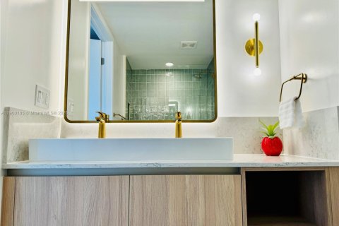 Купить кондоминиум в Майами, Флорида 1 спальня, 50.17м2, № 2015132 - фото 24