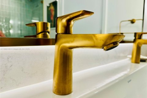 Купить кондоминиум в Майами, Флорида 1 спальня, 50.17м2, № 2015132 - фото 17