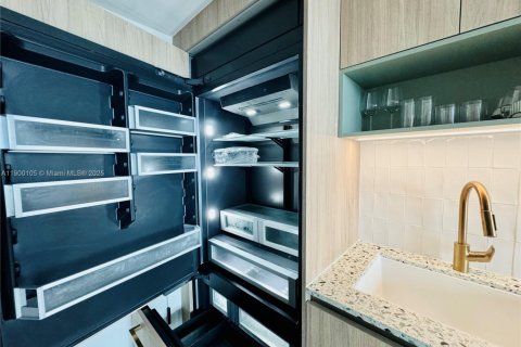 Купить кондоминиум в Майами, Флорида 1 спальня, 50.17м2, № 2015132 - фото 13