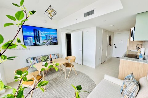 Купить кондоминиум в Майами, Флорида 1 спальня, 50.17м2, № 2015132 - фото 29