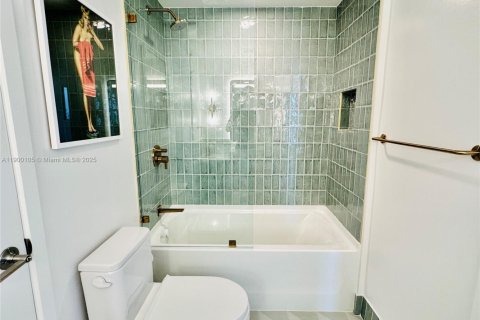 Купить кондоминиум в Майами, Флорида 1 спальня, 50.17м2, № 2015132 - фото 22