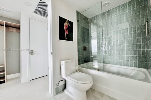 Купить кондоминиум в Майами, Флорида 1 спальня, 50.17м2, № 2015132 - фото 26