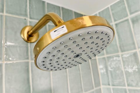 Купить кондоминиум в Майами, Флорида 1 спальня, 50.17м2, № 2015132 - фото 19