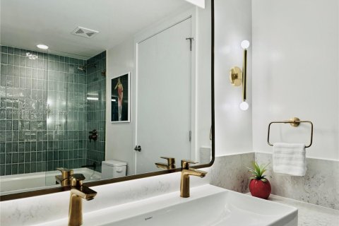 Купить кондоминиум в Майами, Флорида 1 спальня, 50.17м2, № 2015132 - фото 25