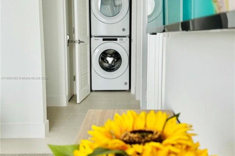 Купить кондоминиум в Майами, Флорида 1 спальня, 50.17м2, № 2015132 - фото 9