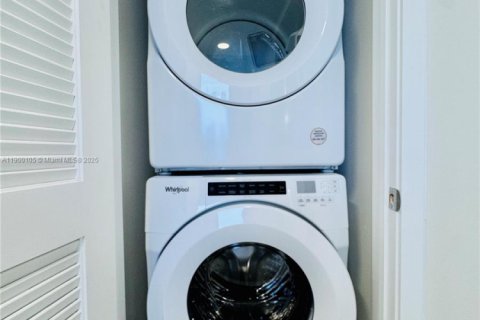 Купить кондоминиум в Майами, Флорида 1 спальня, 50.17м2, № 2015132 - фото 21