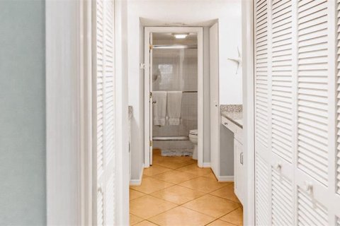 Copropriété à louer à Sarasota, Floride: 3 chambres, 118.91 m2 № 2298795 - photo 13