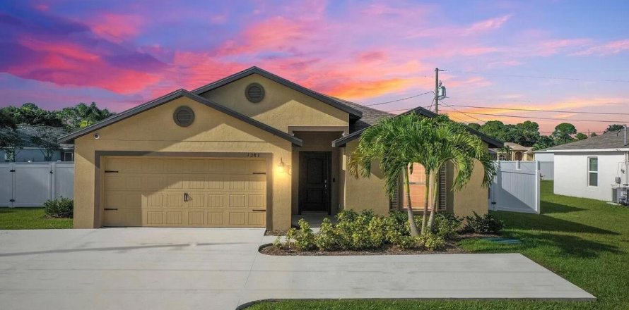 Villa ou maison à Port St. Lucie, Floride 5 chambres, 184.32 m2 № 2087336