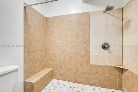 House in Miami, Florida 2 bedrooms № 2009868 - photo 12