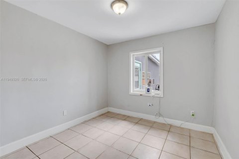 House in Miami, Florida 2 bedrooms № 2009868 - photo 13