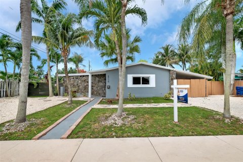 House in Miami, Florida 2 bedrooms № 2009868