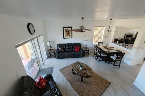 Townhouse in Davenport, Florida 4 bedrooms, 172.43 sq.m. № 1687380 - photo 2